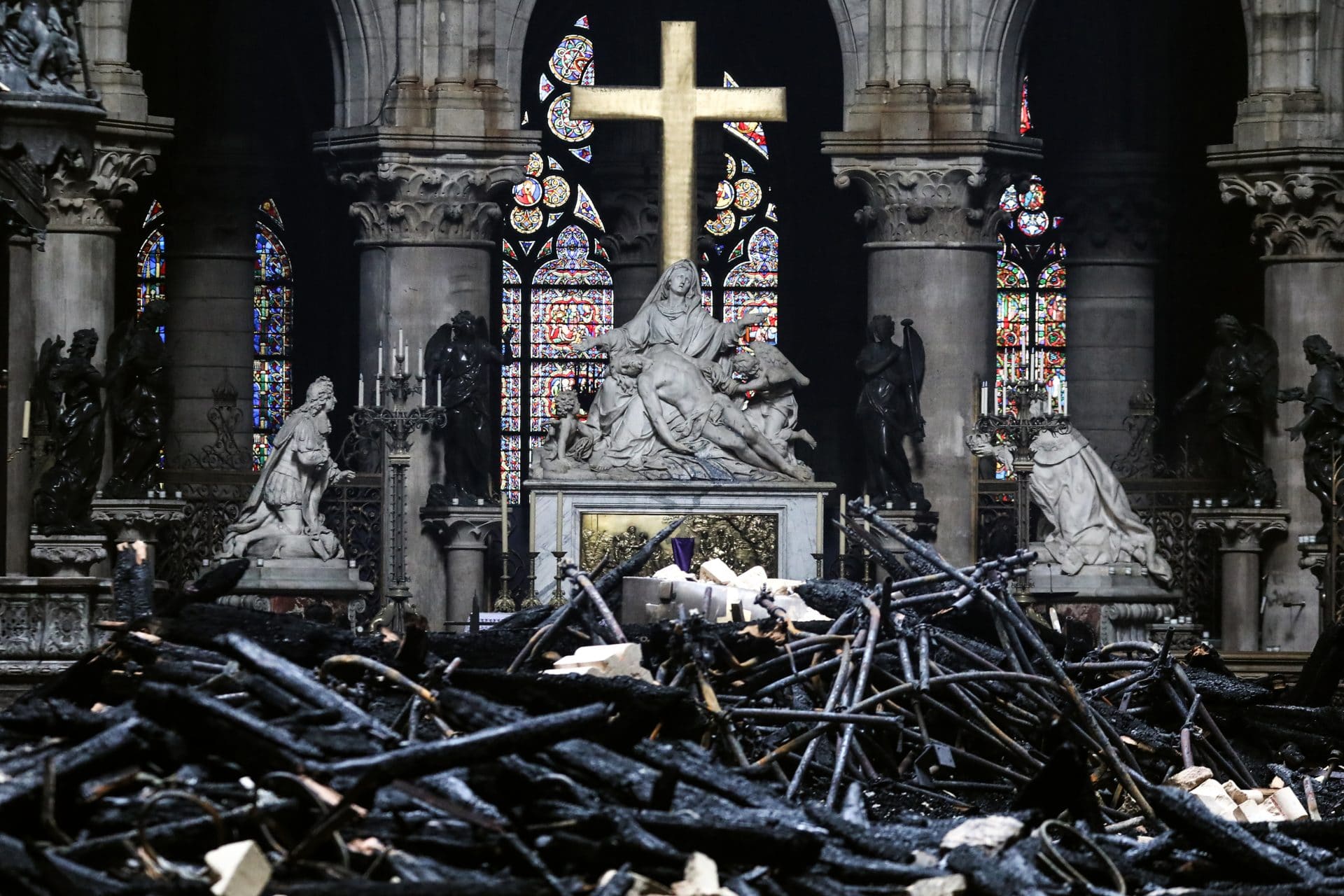 Perché la tragedia di Notre Dame in fiamme ci ha ferito più di tante altre