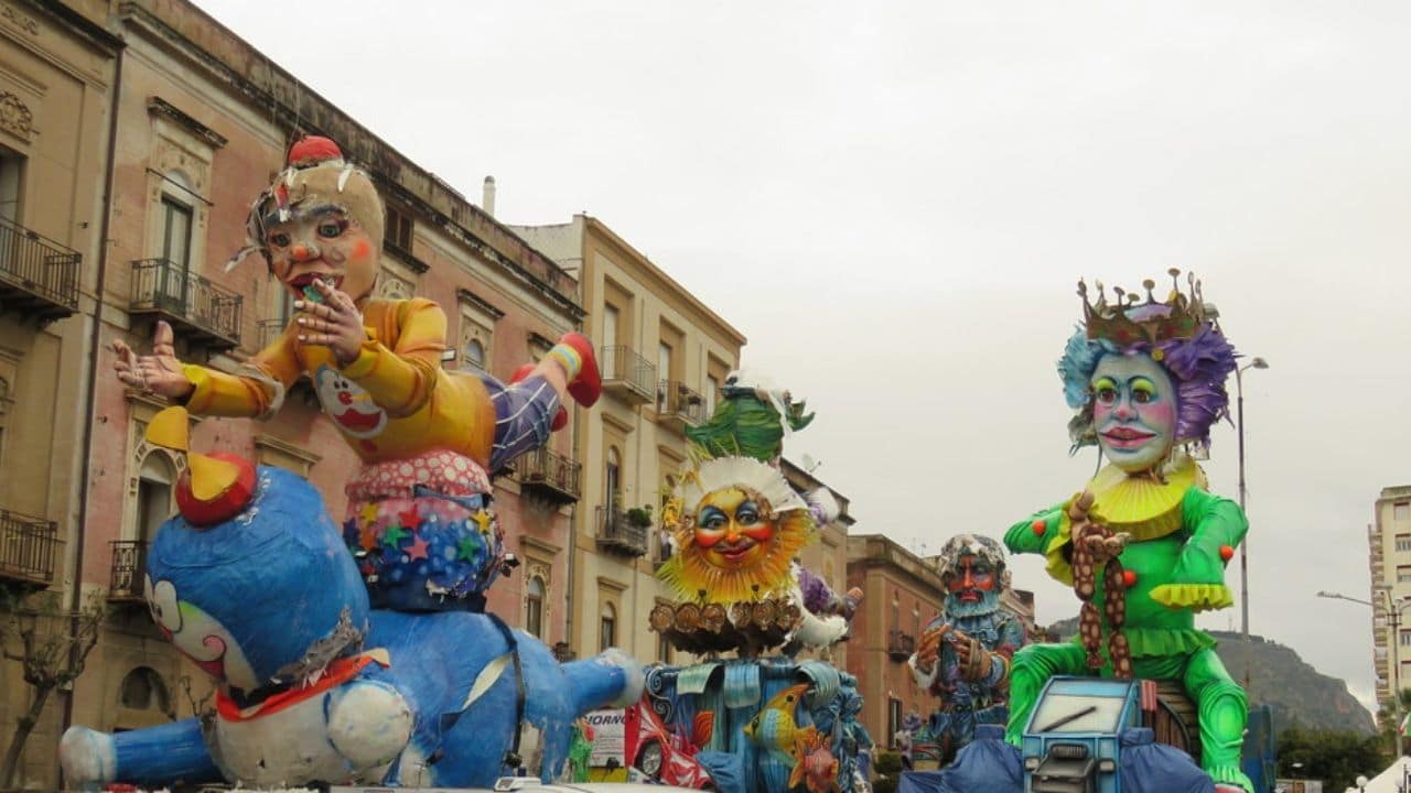 Carnevale Di Sciacca Bimbo Di Anni Muore Cadendo Da Carro Allegorico