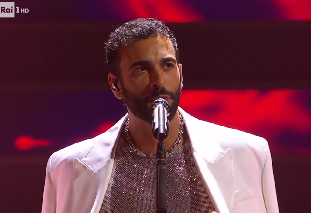 Sanremo Abito Marco Mengoni Quarta Serata Festival Stilista Look