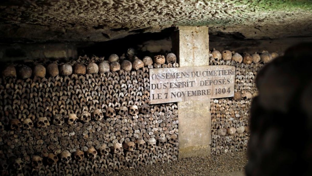 catacombe di Parigi, tomba del primo esploratore.