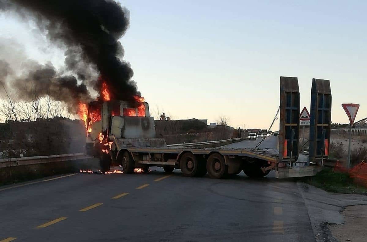 Bari assalto a portavalori: furgone blindato aperto con ...