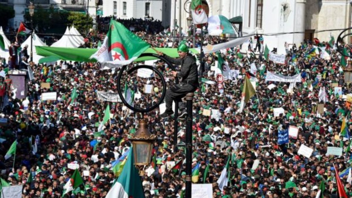 algeria manifestazioni contro presidente