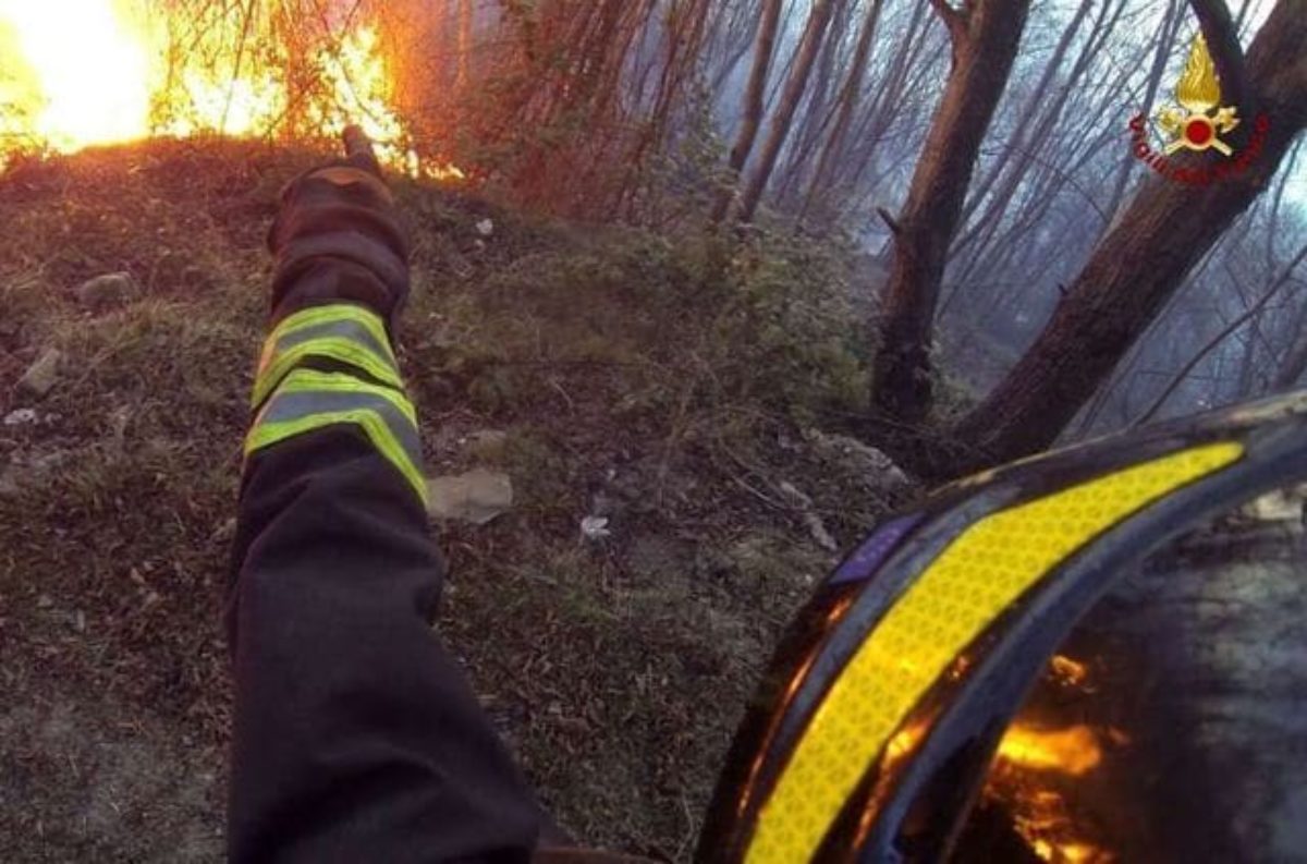 incendio cogoleto oggi