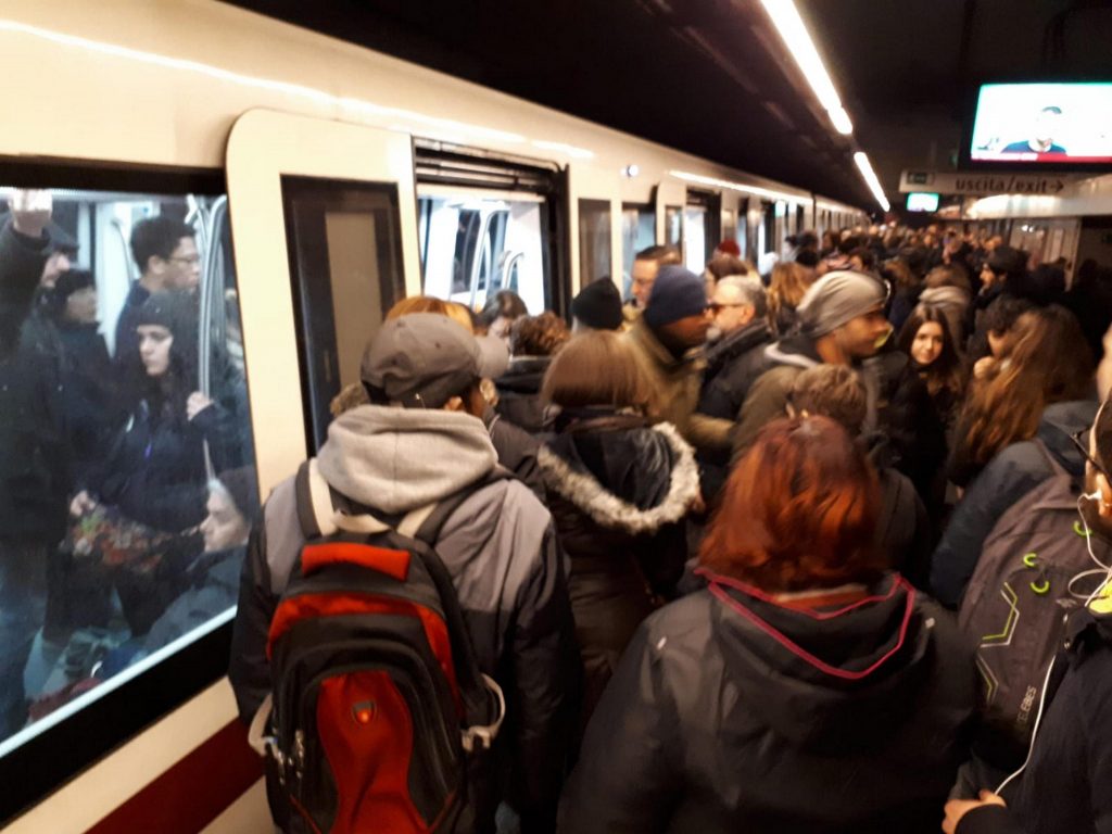 Metro Roma Spagna aperta