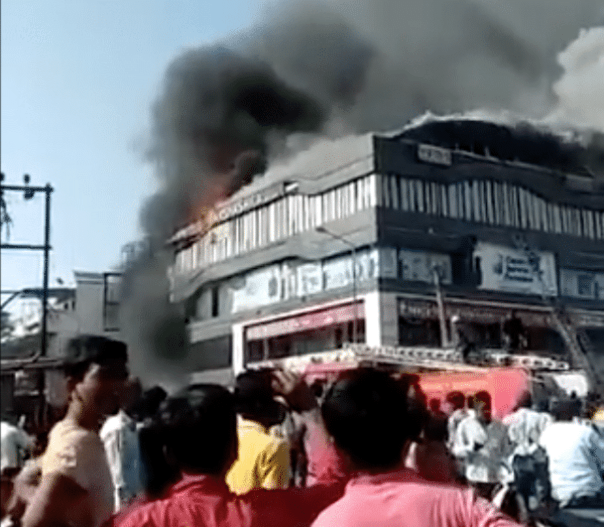 india-bambini-morti-incendio-edificio