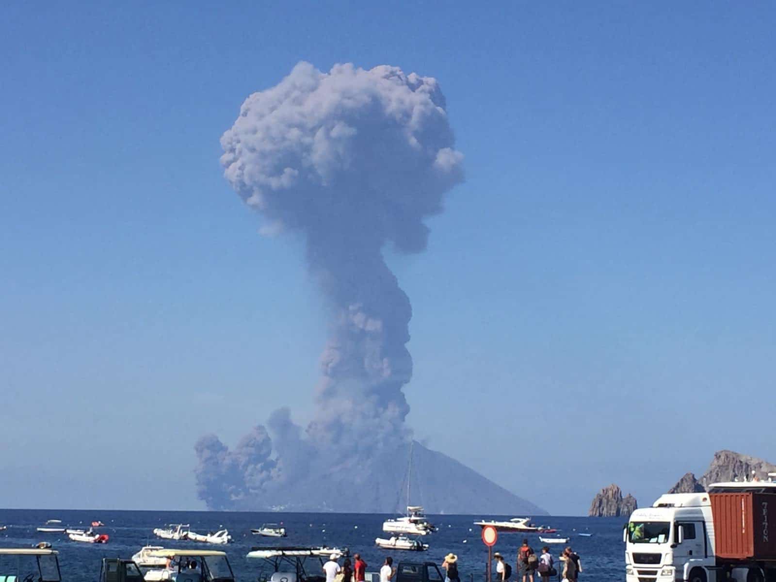 Eruzione Stromboli il video dell'esplosione girato dal sopravvissuto