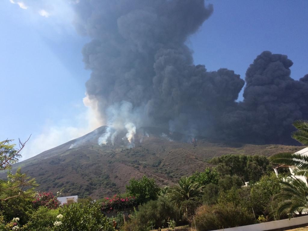 eruzione stromboli vulcano