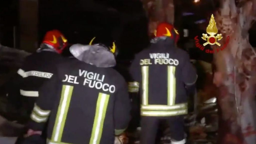 esplosione barcellona messina pozzo di gotto vigili del fuoco