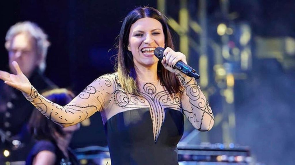 abito laura pausini sanremo 2021 stilista look festival