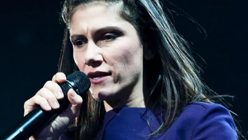 elisa cancella date tour problema salute