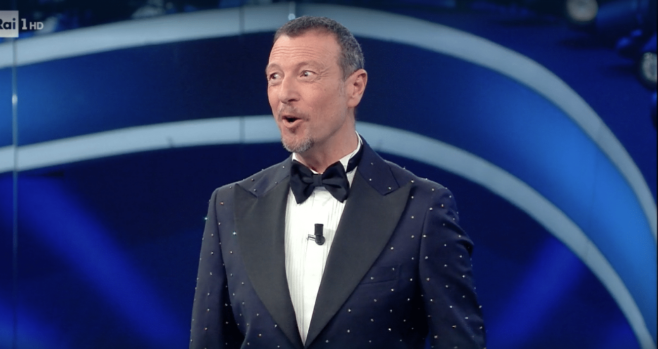 abiti amadeus giacche sanremo 2023 festival look stilista vestiti abito