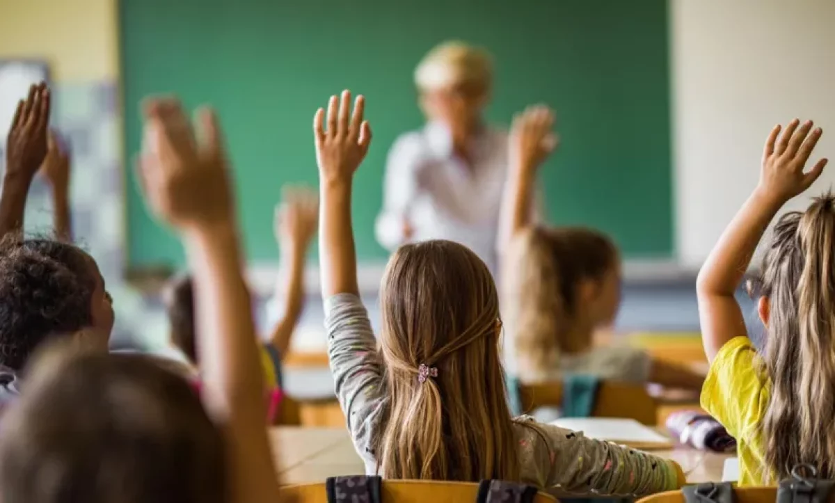 maestra lascia eredità alunno funerale cosa è successo