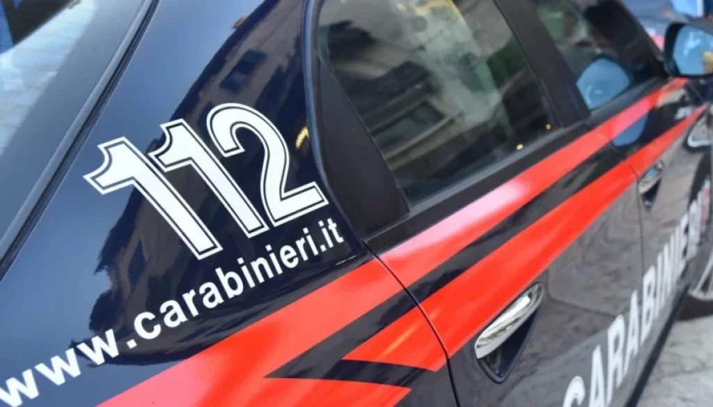 Voglio uccidermi invia sms alla figlia poi si impicca dal balcone salvata dai Carabinieri