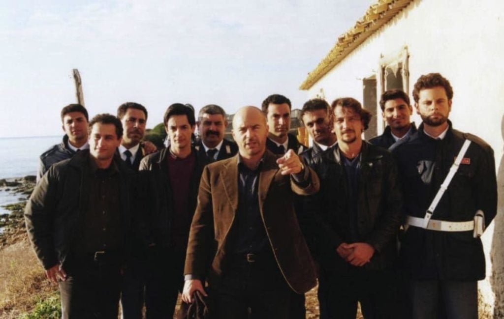 il commissario montalbano l'odore della notte trama cast rai 1 replica