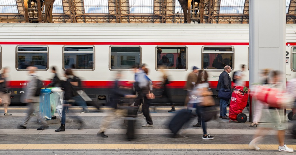 treno milano violenza sessuale