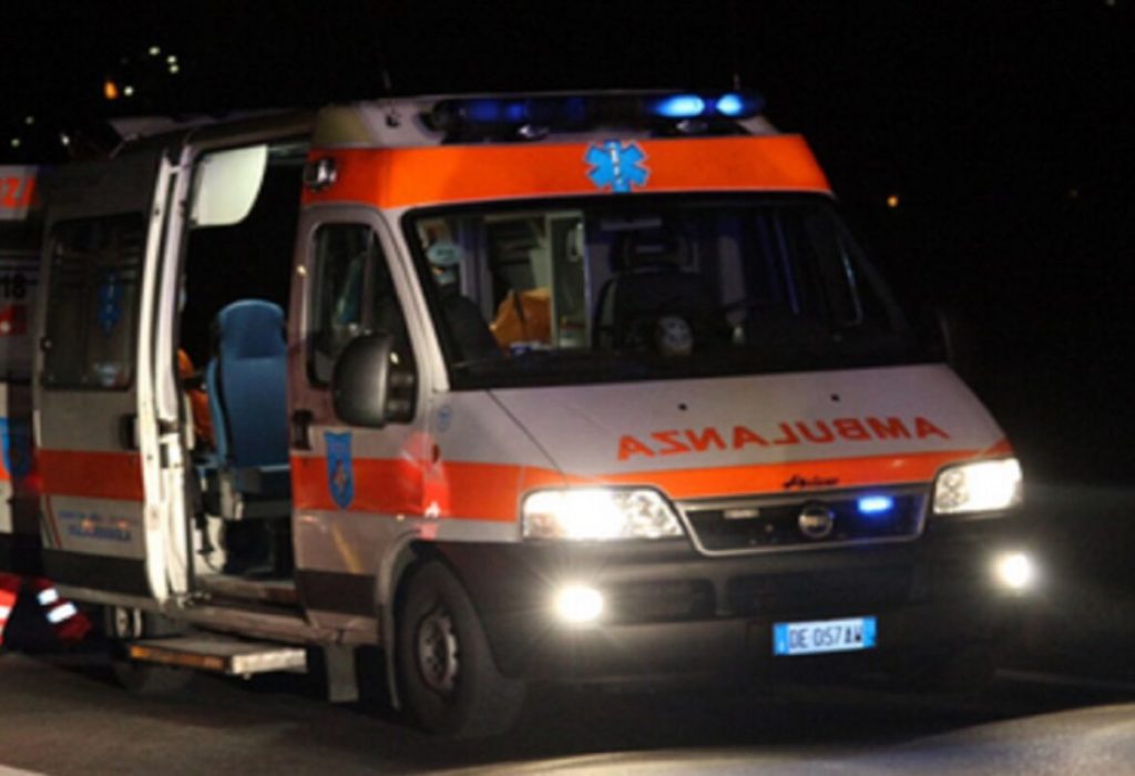 Vibo Valentia travolti mentre spingono l'auto in panne due morti