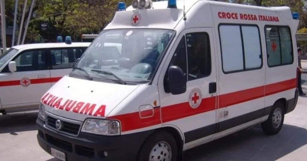 Mamma si lancia dal balcone con le figlie neonate in braccio