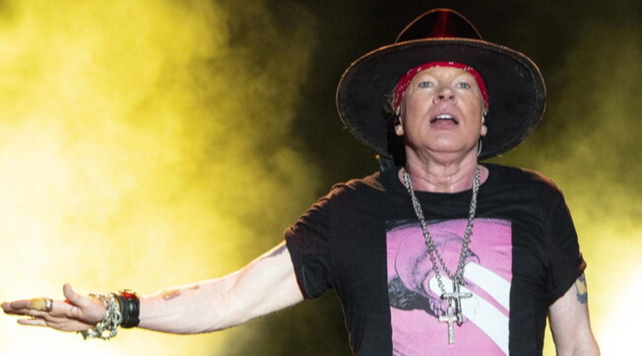 Axl Rose è stato denunciato per stupro da un ex modella di Penthouse