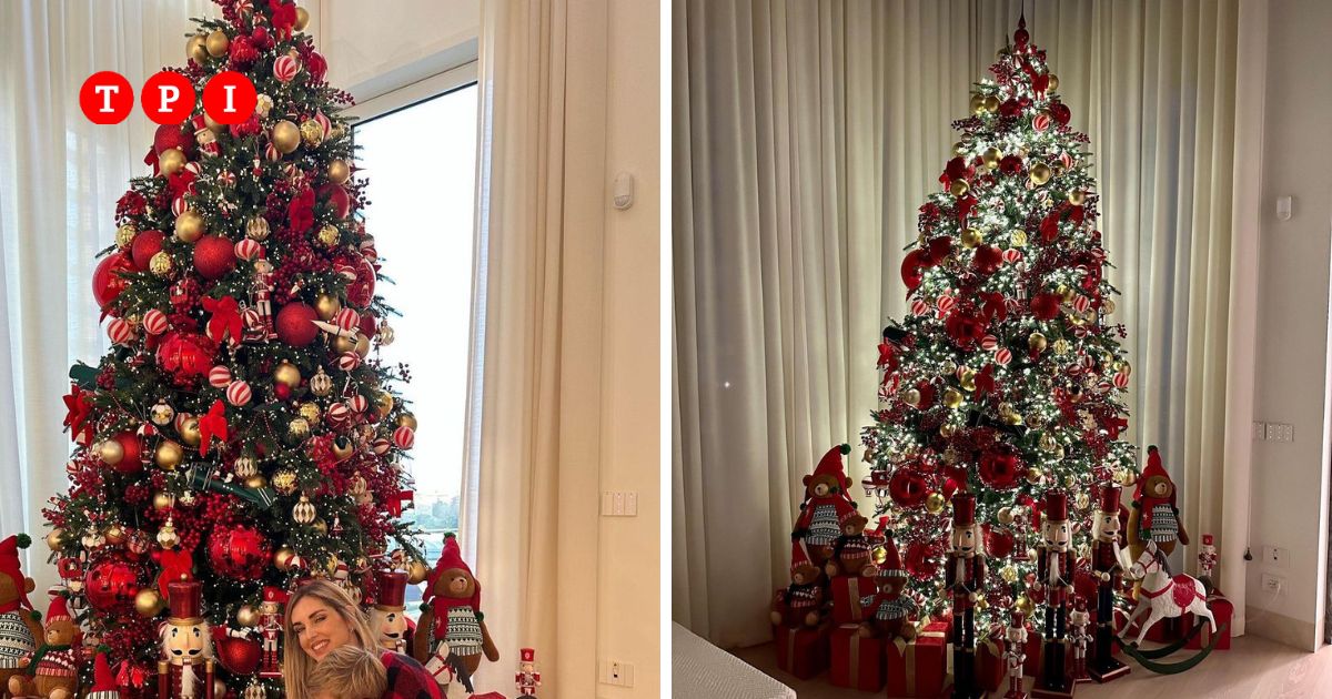 Ferragnez, l'albero di Natale nella nuova casa è già pronto: decori rosso e  oro e centinaia di luci