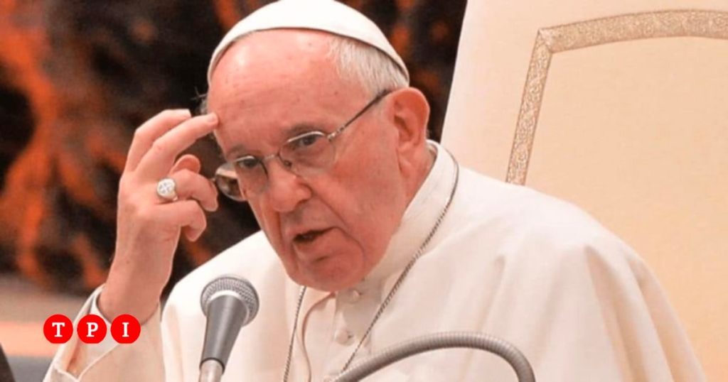 Papa Francesco udienza 12 gennaio 2024 interrompe discorso