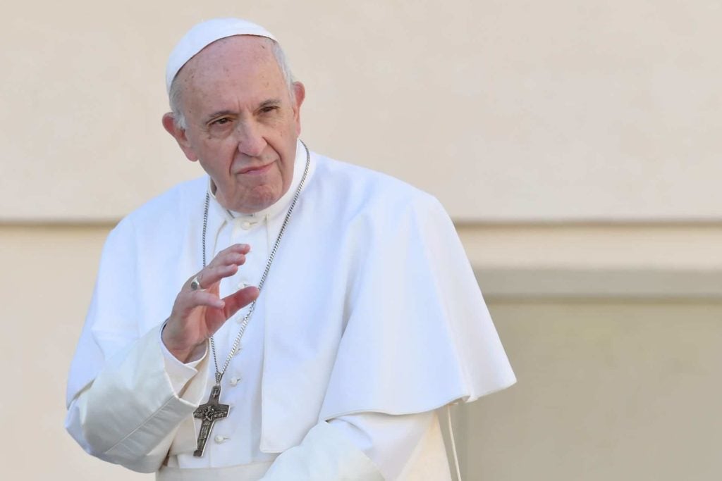 Angelus, Papa Francesco saluta gli allevatori in piazza. Poi l'appello contro la guerra E' sempre una sconfitta