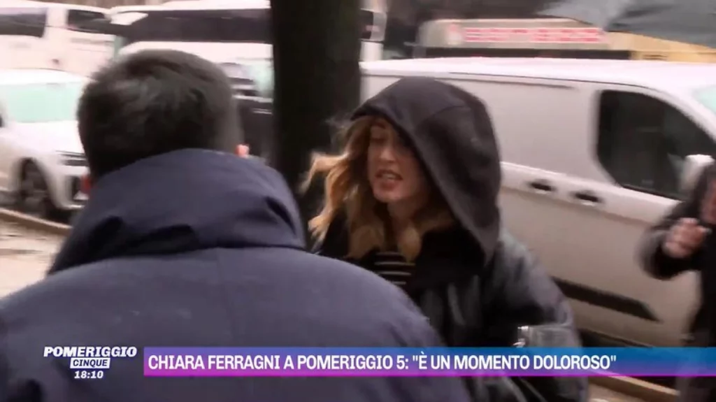 Chiara Ferragni intercettata fuori dallo psicologo È un momento doloroso VIDEO