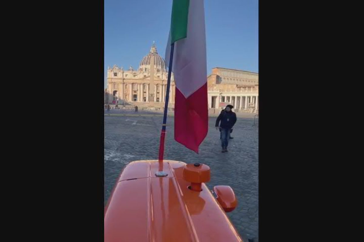 La protesta dei trattori a San Pietro, gli agricoltori Papa Francesco dia voce ai nostri problemi