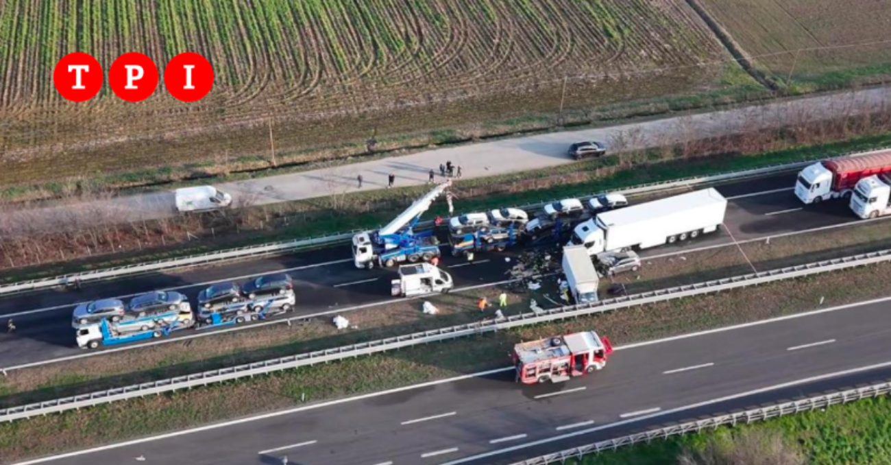 Nuovo Maxi Tamponamento In Autostrada | Un Morto E 6 Feriti Sulla A12 ...