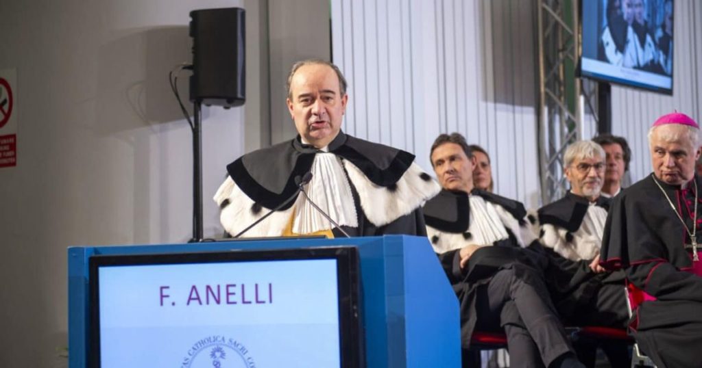 È morto Franco Anelli, il rettore dell’Università Cattolica di Milano: si è suicidato lanciandosi dal sesto piano della sua abitazione. Aveva 61 anni