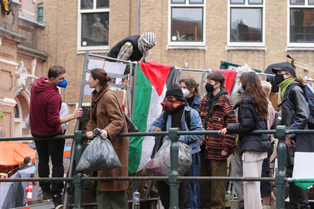 Universitari protestano per la Palestina, scontri e occupazioni. 32 arresti