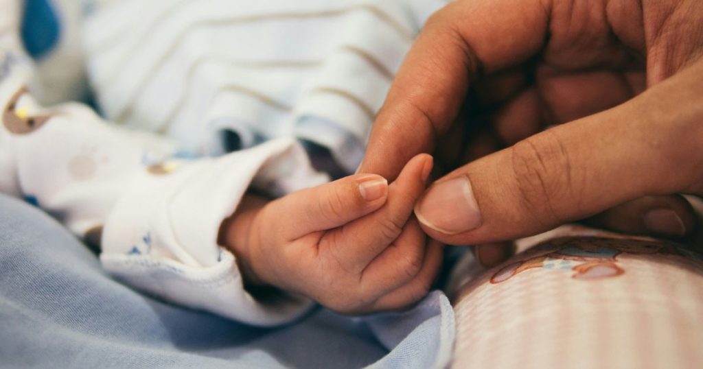 Venezia, bimba di 18 mesi ingerisce un tappo di bottiglia e muore