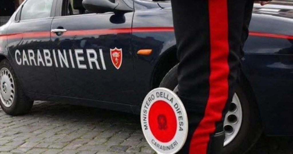 Capisce che il figlio ha stuprato una donna e lo denuncia: il ragazzo stava scappando in Spagna