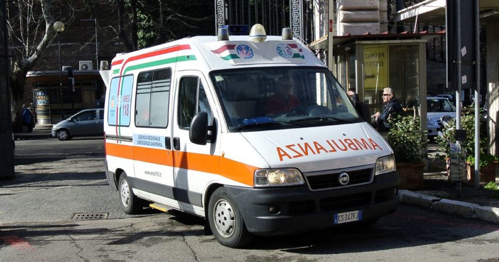 Rimini, donna si getta dal tetto con in braccio il figlio di 6 anni: entrambi sono morti