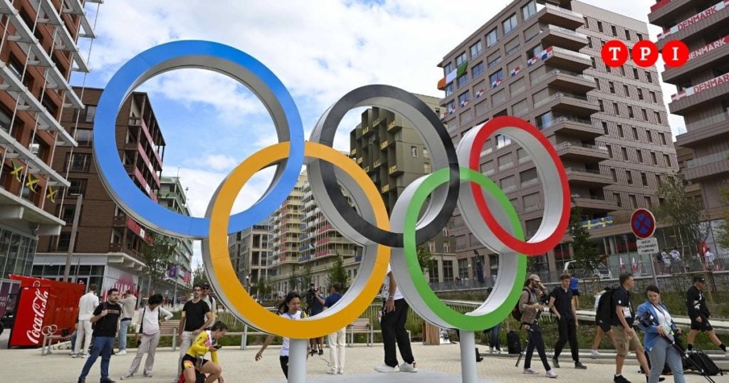 olimpiadi parigi 2024 app incontri gay grindr bloccata villaggio olimpico giochi