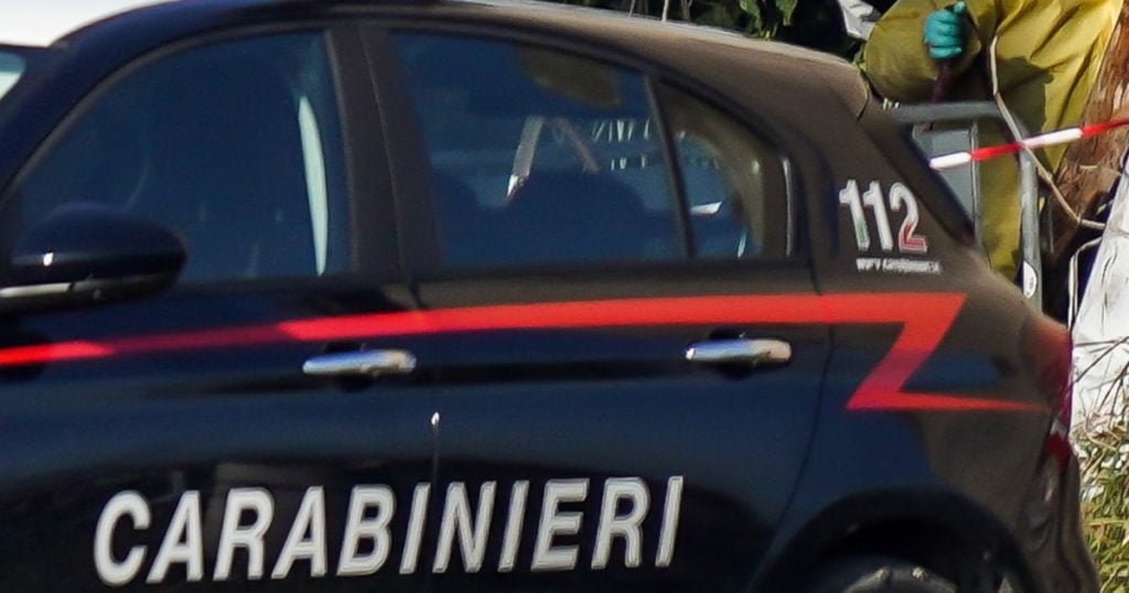 Roma, donna in auto uccisa con un colpo di pistola dal marito