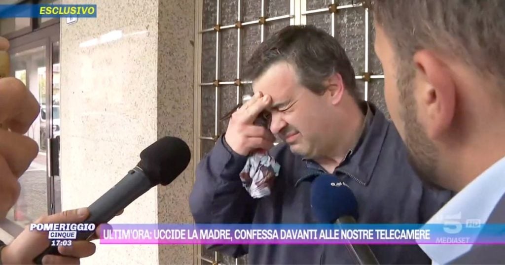 Modena, confessa l’omicidio della madre alle telecamere di Pomeriggio 5: “L’ho uccisa io, sto male” | VIDEO