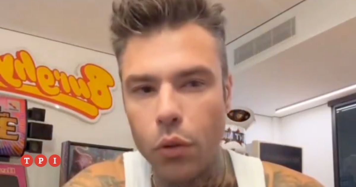 L’autotune non funziona, Fedez risponde alle critiche sui social: “Non sono Celine Dion, ma c’era un problema tecnico” | VIDEO