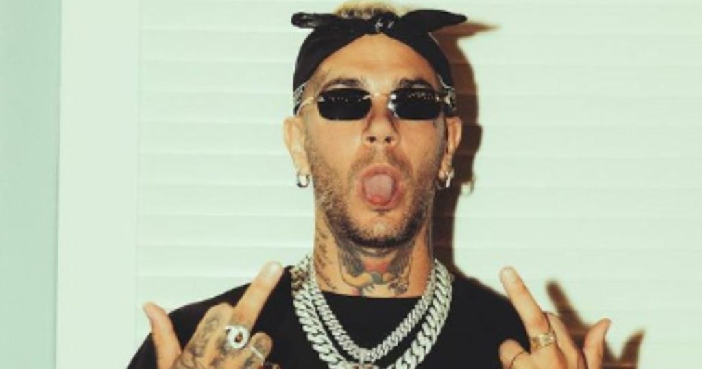 Inchiesta ultras, perquisita la casa del rapper Emis Killa: trovati tirapugni, manganello, coltelli