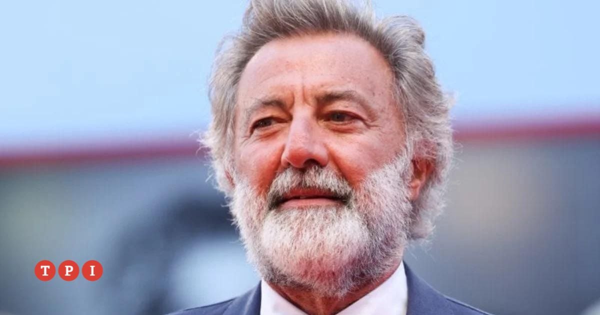 Luca Barbareschi shock: “La moglie di mio padre mi puntò una pistola perché avevo baciato il figlio”