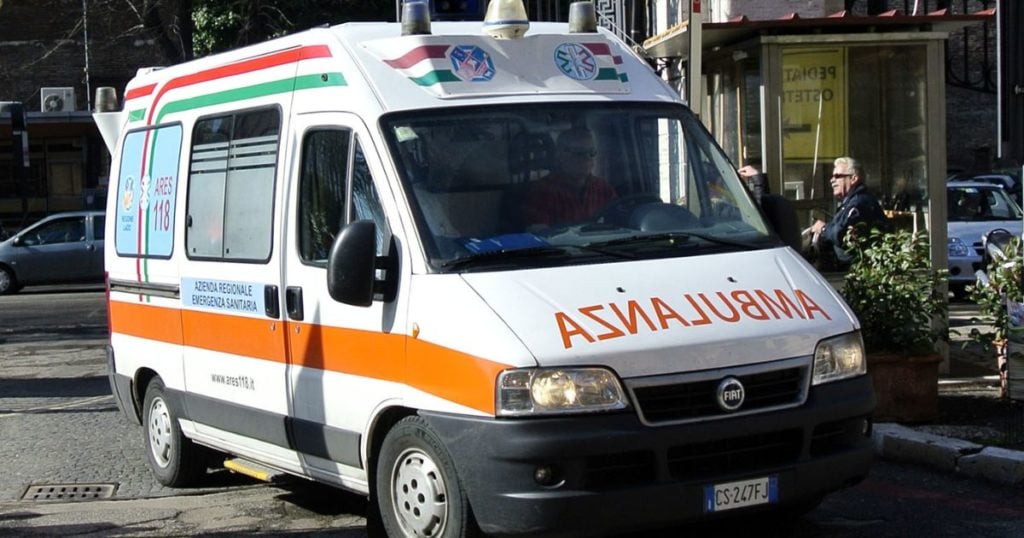 Bambino di 4 anni anni cade dal balcone: era solo in casa. Ricoverato in coma farmacologico