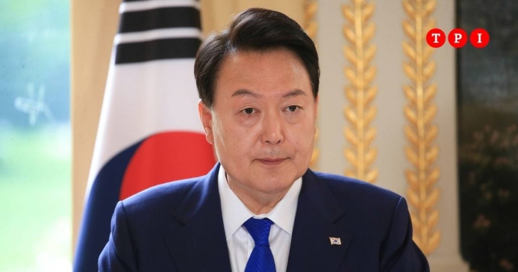 corea sud presidente yoon suk yeol proclama legge marziale accusa opposizione simpatizza pyongyang