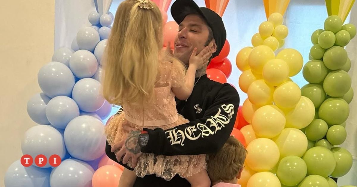 Fedez e il primo Natale senza i figli: “Quest’anno sono con Chiara, non vedo l’ora che mi raggiungano” | VIDEO