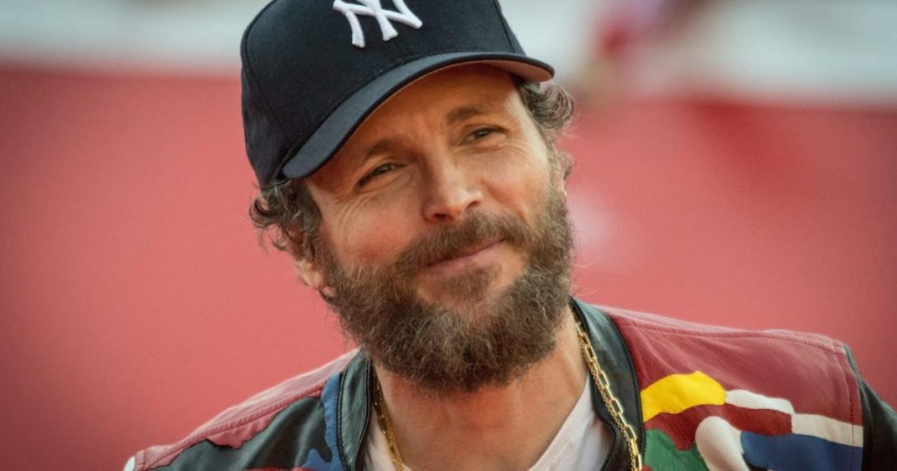 Jovanotti, l’incidente in bici e le operazioni: cosa è successo al cantante ospite a Sanremo 2025