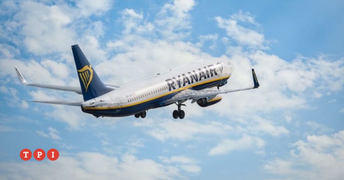 Ryanair fa causa a un passeggero, chiesti 15mila euro di danni: “Comportamento imperdonabile”