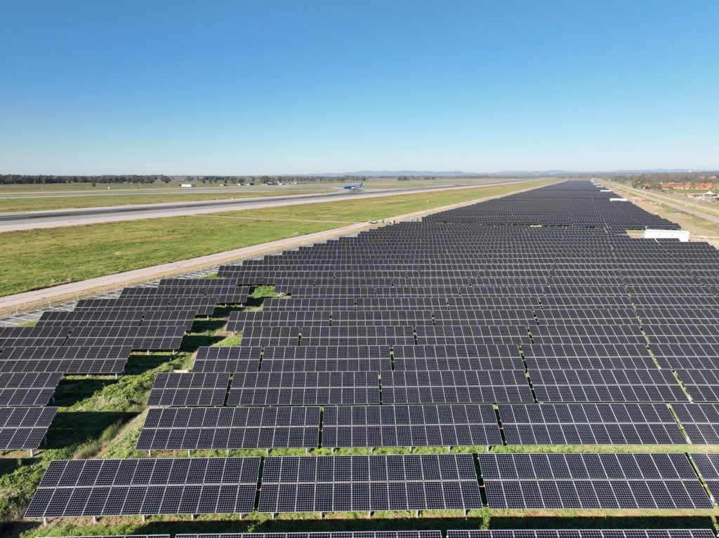 ADR: all’aeroporto di Roma Fiumicino inaugurata la Solar Farm, 55.000 pannelli in silicio per il più grande impianto fotovoltaico aeroportuale in Europa