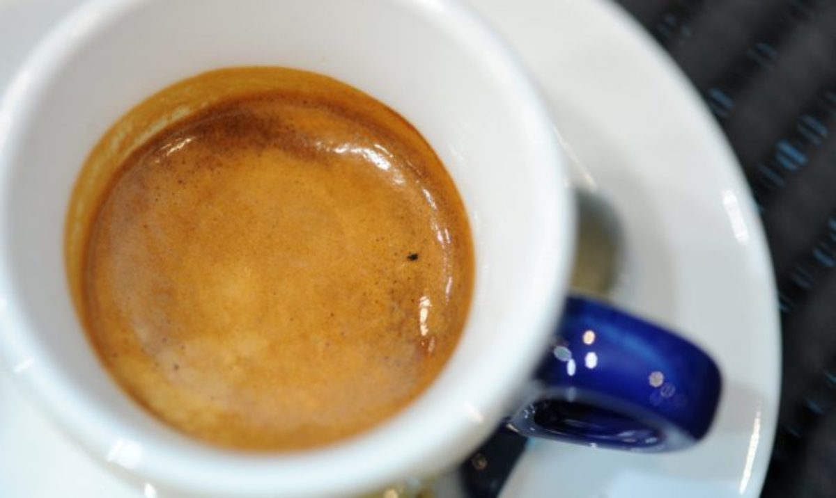 Beve un caffè al bar, poi il malore: si indaga per avvelenamento